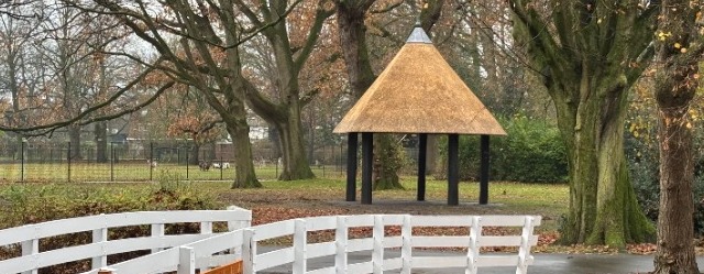 Herstellen brandschade schuilkoepeltje Wilhelminapark Meppel